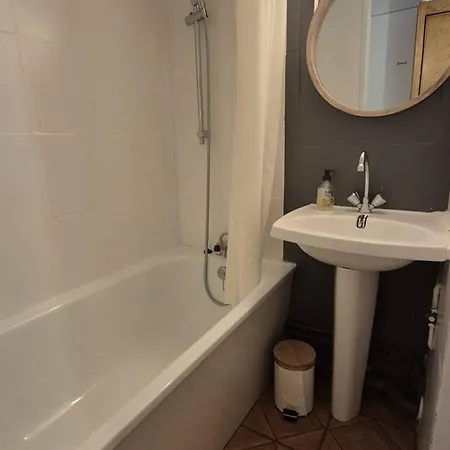 Calme Avec Parking Au Centre De - Fr-1-812-142 Cauterets