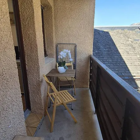 Apartment Calme Avec Parking Au Centre De - Fr-1-812-142 *