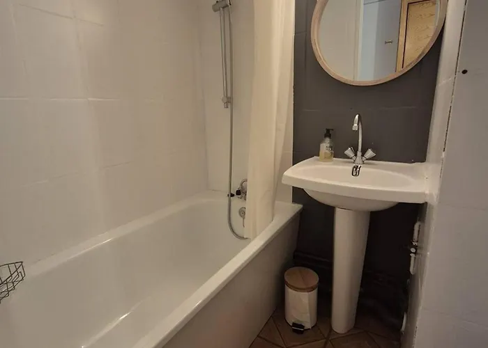 Calme Avec Parking Au Centre De - Fr-1-812-142 Котре