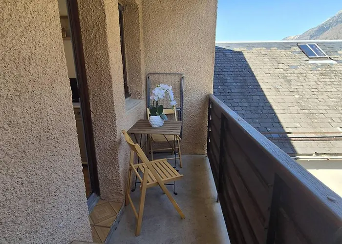 Апартаменты Calme Avec Parking Au Centre De - Fr-1-812-142 *